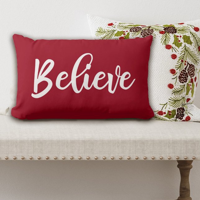 Almofada Lombar Travesseiro de Natal do Script do Red Acredita (Believe Christmas pillow in an elegant script font. so pretty for your Christmas decor.)