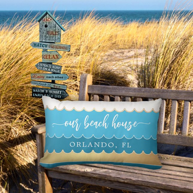 Almofada Lombar Travesseiro Dourado da Beach Waves Teal (An elegant wave striped pillow in teal, blue, gold and white - nice for a beach house, coastal home)