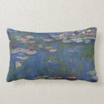 Almofada Lombar TRAVESSEIROS DECORATIVOS de Ênfase MONET 1916<br><div class="desc">O pintor impressionista francês Claude Monet pintou este Lírios-d'Água — 1916, originalmente como um óleo na pintura de canvas a partir das inspirações de seu próprio quintal no início do 20 da França. Com 76 anos de idade quando pintou essa criação de lago d'água, as cataratas de Monet estavam progredindo...</div>