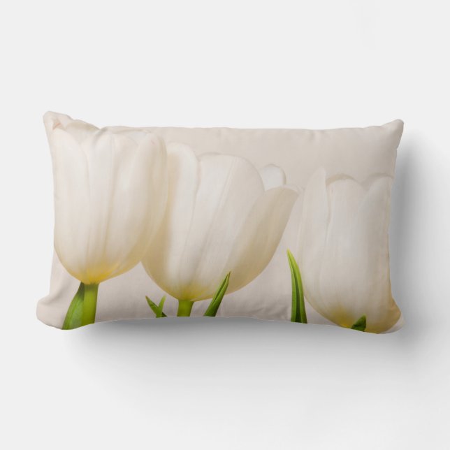 Almofada Lombar Tulipas brancas contra um fundo branco, (Frente)