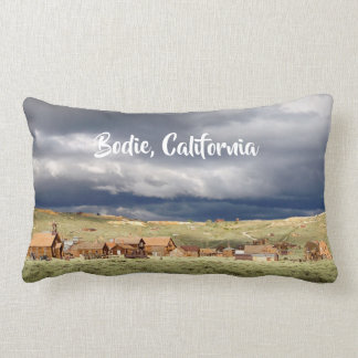 Almofada Lombar Vista geral tormentoso da cidade fantasma de Bodie