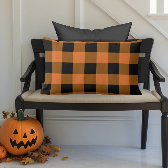 Almofada Lombar Xadrez de Buffalo Negro e Laranja no outono (Black and Orange Buffalo Plaid Lumbar Pillow for Autumn or Halloween)