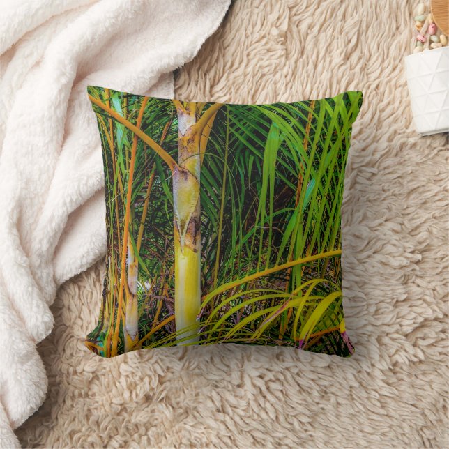 Almofada Lost in Areca Palms Throw Pillow (Cobertor)