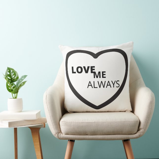 Almofada Love Me Always Throw Pillow (Cadeira)