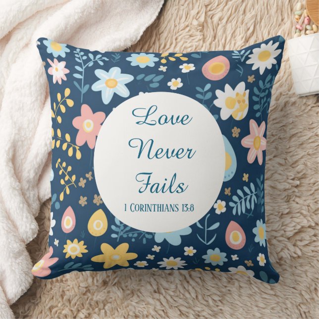 Almofada Love Never Fails Throw Pillow (Cobertor)