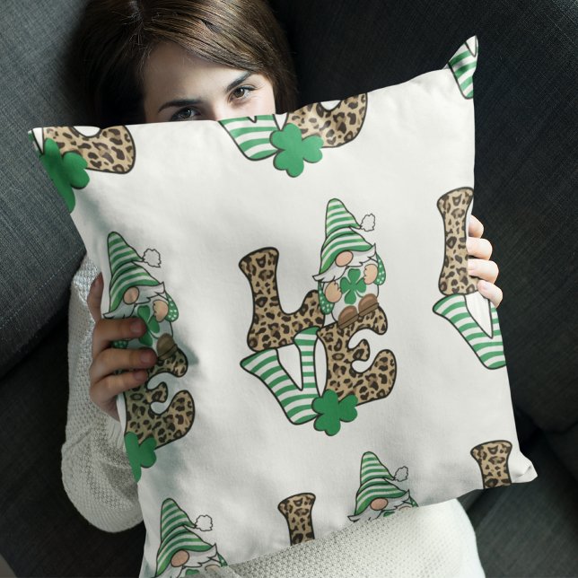 Almofada Lucky Love Gnomo Rua. Dia de Patrick (Lucky Love Gnome St. Patrick's Day Throw Pillow)