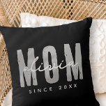 Almofada Mãe Desde 20XX Moderno, Píquete Simples<br><div class="desc">Esta design simples e moderna é composta por tipografia sã-serif.</div>