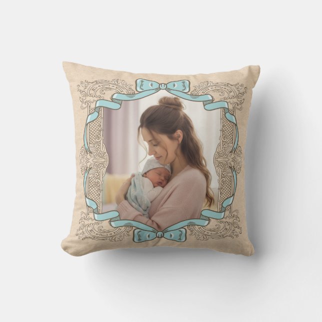 Almofada Mãe e Filho Quadro Antigo com Laço Azul Bebê (Frente)