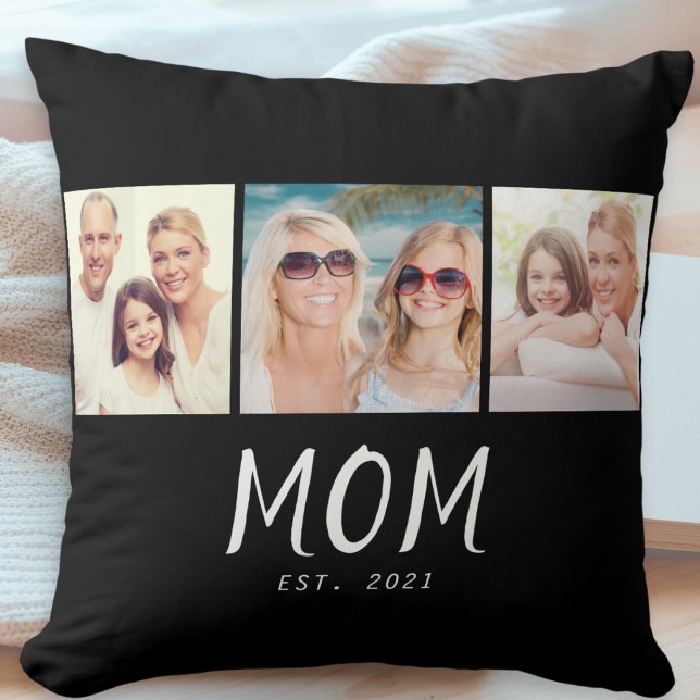 Almofada Mãe Estabeleceu Roteiro Moderno Preto 3 Foto (A stylish pillow with three custom photos and "Mom Est. 2021" text with customizable year)