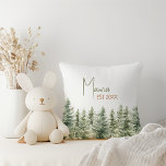 Almofada Mama de Animais Florestais<br><div class="desc">Apresentando nosso travesseiro decorativo mama de animais florestais - perfeito para uma celebração fofa e caprichosa! Ele apresenta um tema florestal moderno e excelente para um chá neutro em relação ao gênero. Esta design boêmica estabelece uma cena doce e simples com sua paisagem natural de árvores verdes. Ideal para acolher...</div>