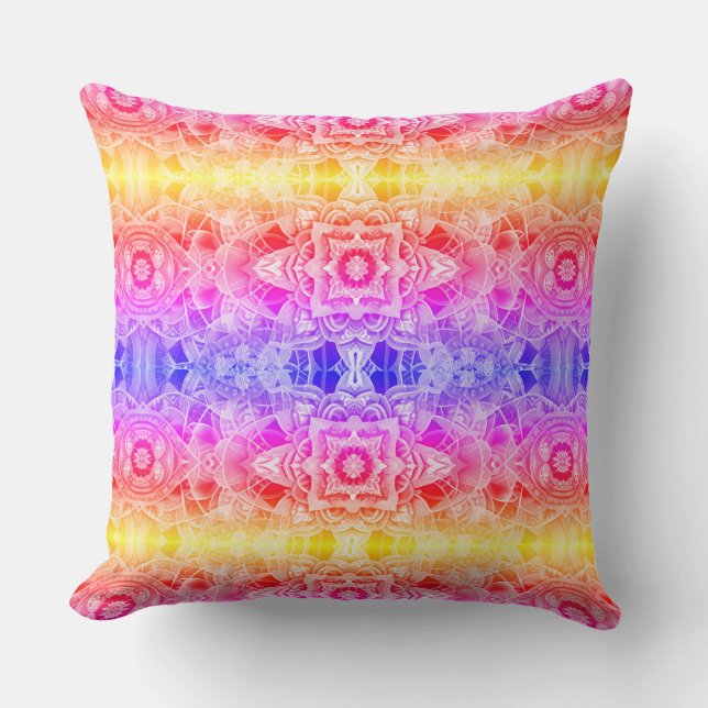 Almofada Mandalá Arabesco em Roxo, Amarelo e Rosa (Frente)