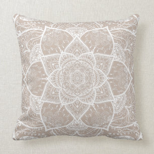 Almofada Mandala clara e branca - Loergann na lã