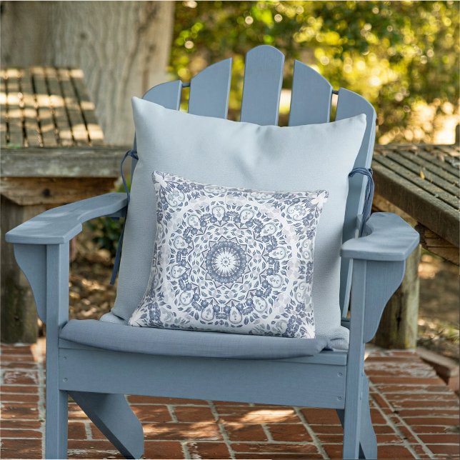 Almofada Mandala Floral Azul Empoeirado (Criador carregado)