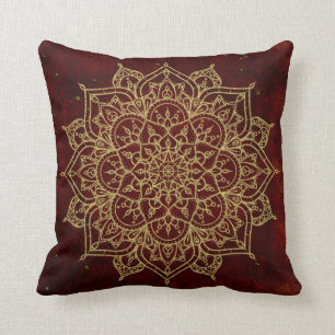 Almofada Mandala Vermelho Vinho Fundo & Glamour Dourado Chi