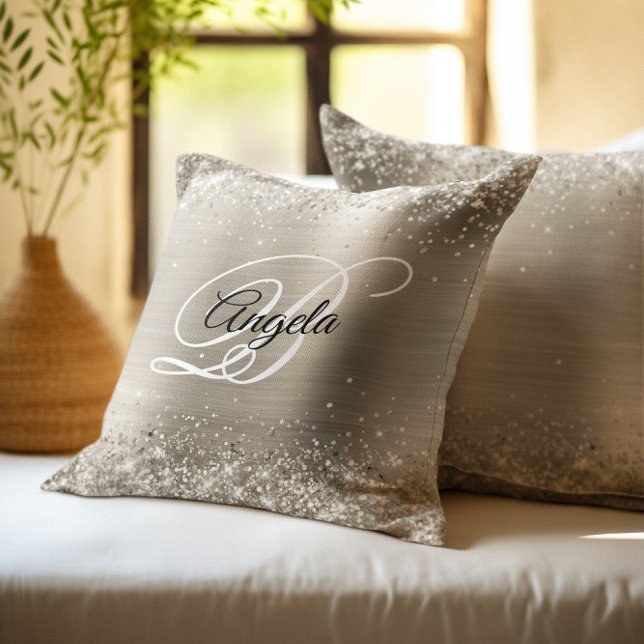 Almofada Manteiga de platina brilhante com Faux Monograma d (Platinum Glitter Brushed Metal Monogram Throw Pillow)