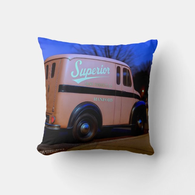 ALMOFADA MÃO NO DUSK. CAMINHO DE ENTREGA SUPERIOR DE LEITE. (Frente)