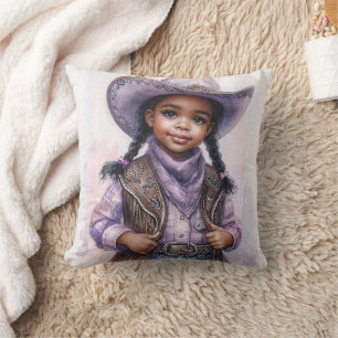 Almofada Menina Negra Vestida de Cowgirl Roxa