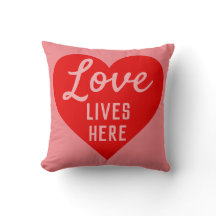 Mensagem Love Lives Here