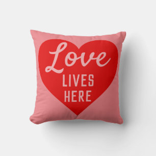 Almofada Mensagem Love Lives Here