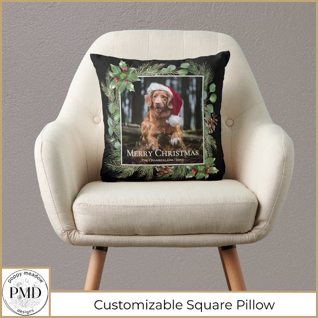 Almofada Merry Christmas Pet Photo Wreath Botanical (Merry Christmas Pet Photo Wreath Botanical Throw Pillow with Your Photo, Name, Year.)