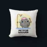 Almofada Meteor Chá Funny Science Pun<br><div class="desc">Meteor Chá Funny Science Pun apresenta uma rocha de meteoros tendo um chá. Um presente engraçado para a família e amigos que adoram trocadilhos bonitos de ciência.</div>
