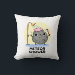 Almofada Meteor Chá Funny Science Pun<br><div class="desc">Meteor Chá Funny Science Pun apresenta uma rocha de meteoros tendo um chá. Um presente engraçado para a família e amigos que adoram trocadilhos bonitos de ciência.</div>