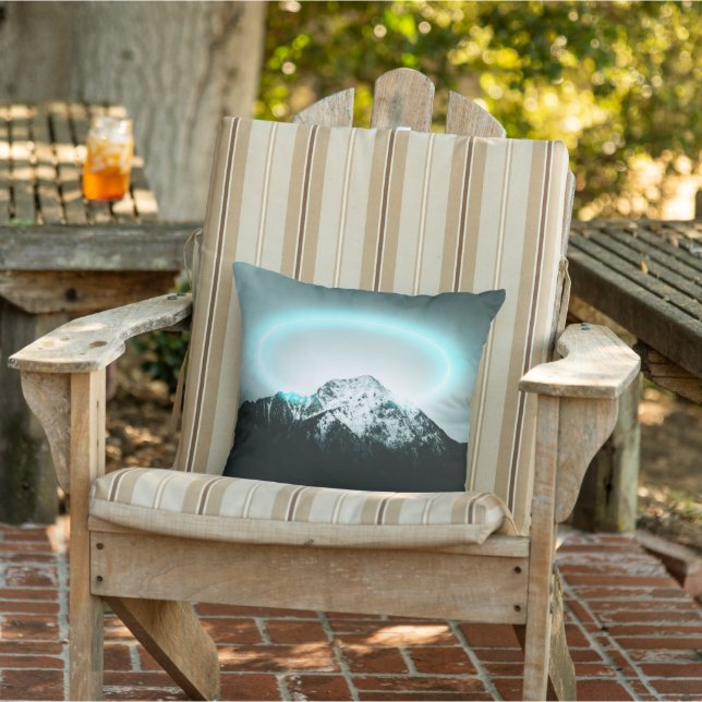 Almofada Misteriosa luz azul-neon da montanha nevada (Cadeira)