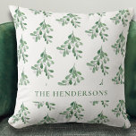 Almofada Mistura de Aquarela Personalizada Natal<br><div class="desc">Esta Travesseiro de Natal é decorada com um padrão de mistura de aquarelas em tons de verde. Facilmente personalizável. Use a Ferramenta Design para alterar o tamanho, o estilo ou a cor do texto. Você não encontrará essas imagens exatas de outros designers enquanto criamos nossa trabalho de arte. Original Watercolor...</div>
