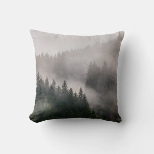 Almofada Misty Forest nas montanhas