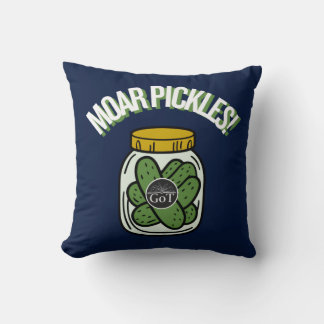 Almofada Moar Pickles! Throw Pillow