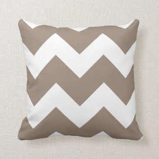 Almofada Mocha Brown e White Large Chevron Impressão