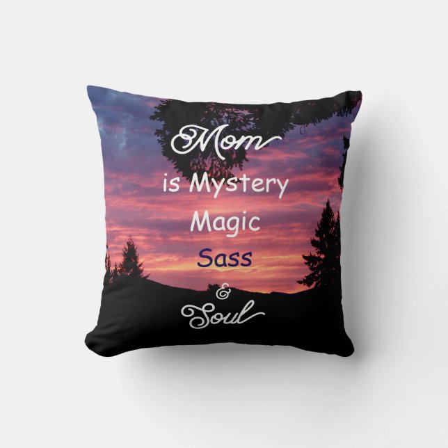 Almofada Mom is Mystery, Magic, Sass & Soul Throw Pillow (Frente)