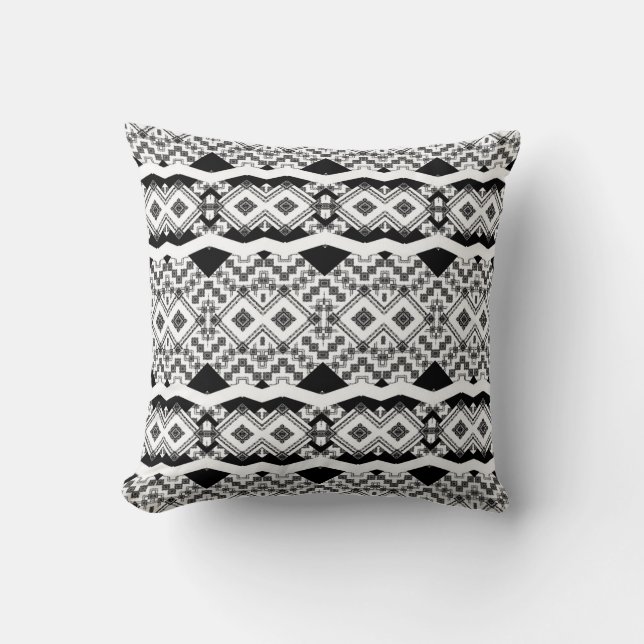Almofada Monocromo Tribal (Frente)