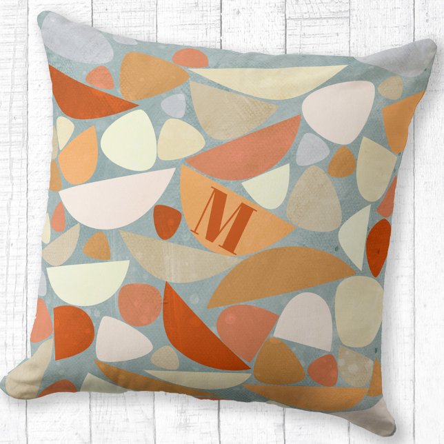 Almofada Monograma Abstrato moderno forma laranja (Monogram initial personalized abstract burnt orange cream blush pink and sea foam green throw pillow)