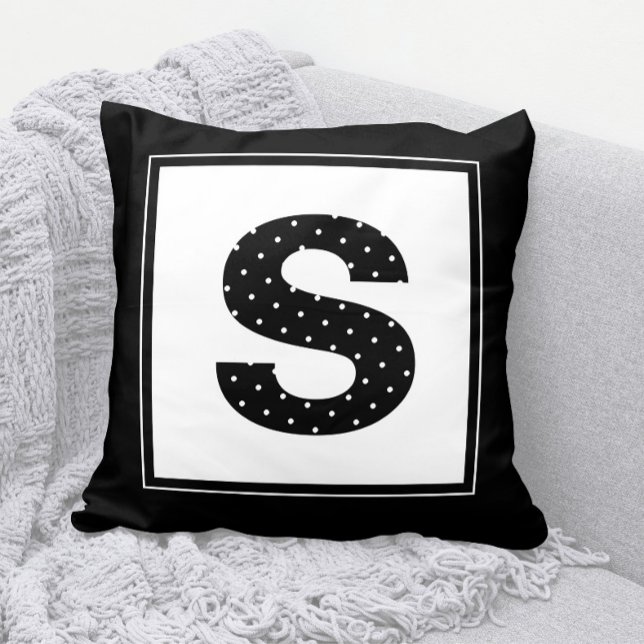 Almofada Monograma de bolinhas em Preto e Branco (Cute Polka Dot Monogram Throw Pillow in Black and White )