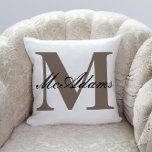 Almofada Monograma de Nome da Família | TRAVESSEIRO DECORAT<br><div class="desc">Excelente de casamento ou presente de aniversário!</div>