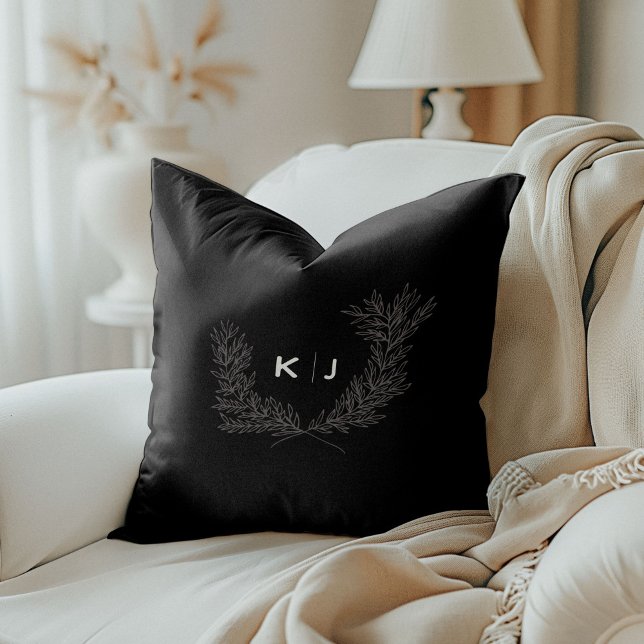 Almofada Monograma Distinto Preto (Black Distinguished Monogram Throw Pillow)