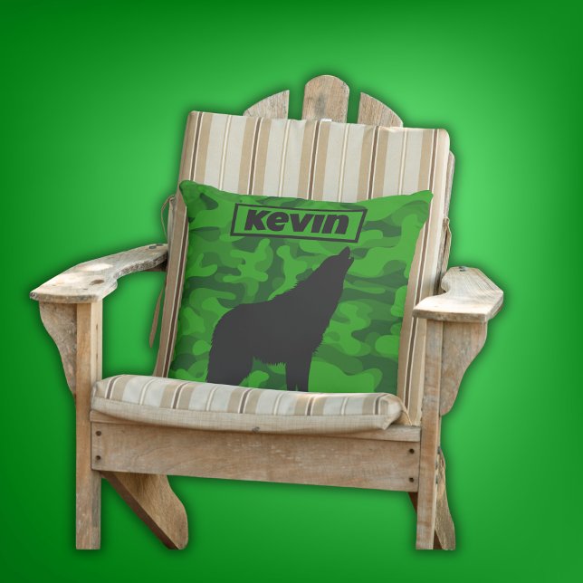 Almofada Monograma do Lobo Negro do Camo Verde Moderno | (Criador carregado)