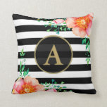 Almofada Monograma Floral Dourado Monograma Preto - Faixa B<br><div class="desc">Adicione beleza, cor e estilo a qualquer sala com este lindo travesseiro de monograma listrado preto e branco! Adorado pelas ricas flores cor-de-água rosa e pela folhagem verde bonito, o monograma dourado em círculo preto com elemento de borda dourada no centro é impressionante, tenda e contemporâneo. Do mesmo modo, em...</div>