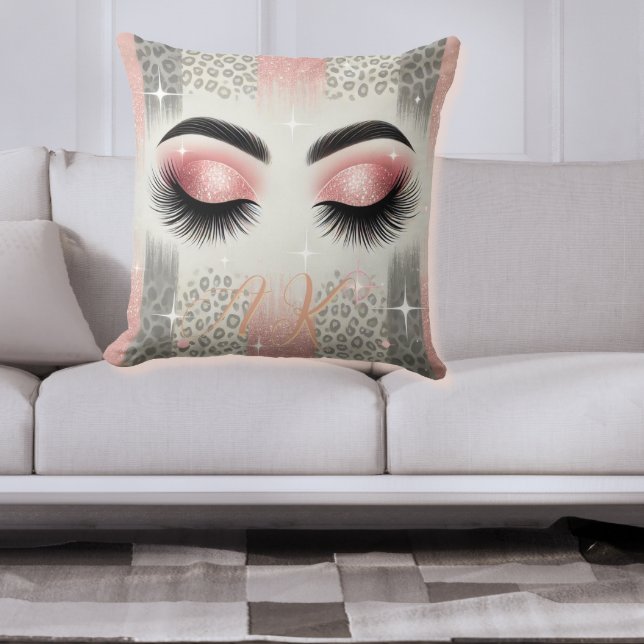 Almofada Monograma - Glascas (Glam pink glitter lashes monogram pillow — luxe gift for bride, bridesmaids, or beauty lover)