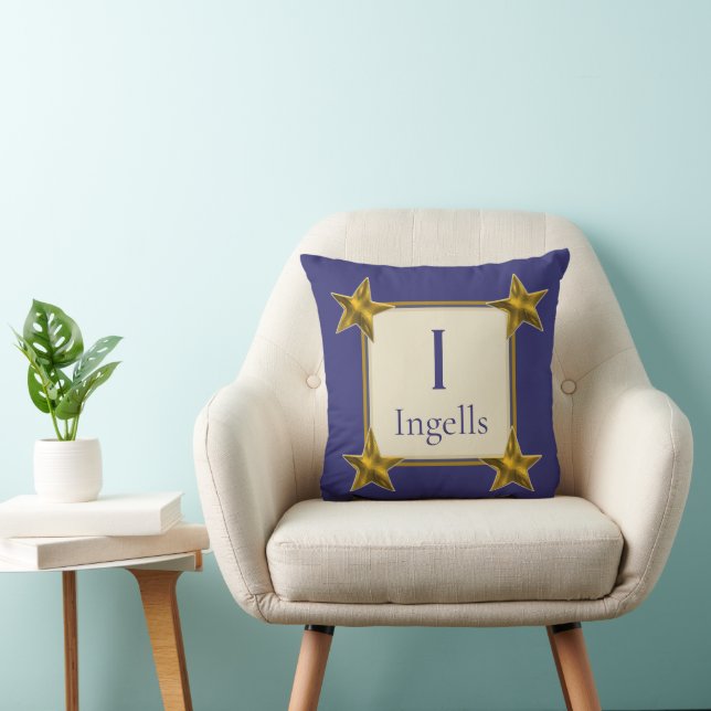 Almofada Monograma Inicial Estrelas Douradas e Azuis Presen (Cadeira)