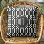 Almofada Monograma Personalizado de Padrão Geométrico Preto<br><div class="desc">Um design de deco de arte ousada em cores novas e modernas. Se precisar ajustar os monogramas,  clique no botão personalizar e faça alterações.</div>