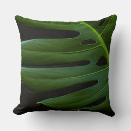 Almofada Monstera Leaf up close and personal