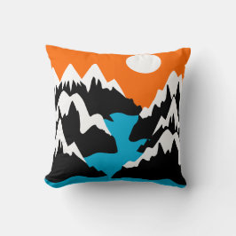 Almofada Montanhês com planície fluente paisagem fluvial