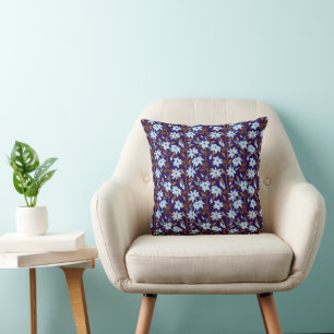 Almofada Moody Blue Clematis Trailing Floral Patterno