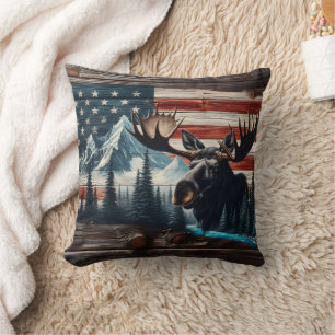 Almofada Moose Head contra a bandeira e as montanhas americ
