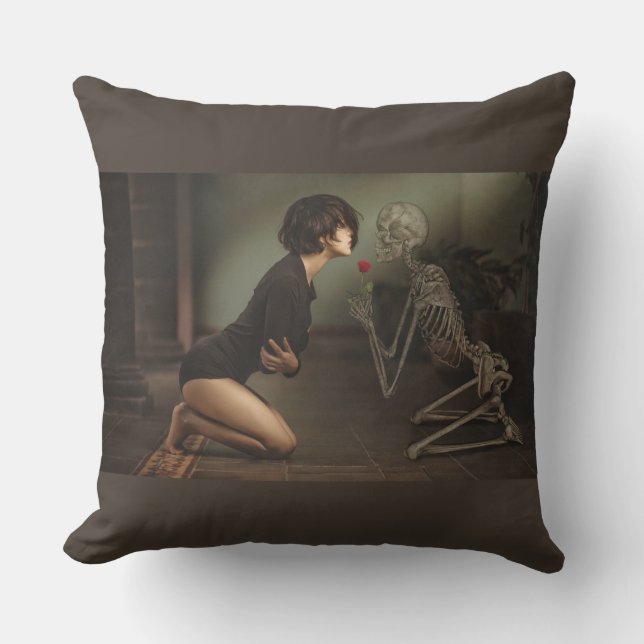 Almofada Morte e jovem mulher (Frente)