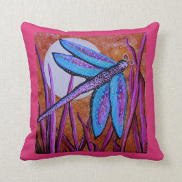 Almofada mosca do fogo sobre a lua