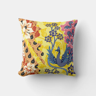 Almofada Motivos batidos indonésios com um plano muito dist