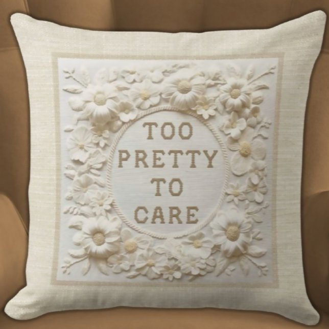 Almofada Muito Bonito para se importar - 3D Floral Sassy e  (Too Pretty To Care Sassy Ivory 3D Floral Pillow Beige textured background)